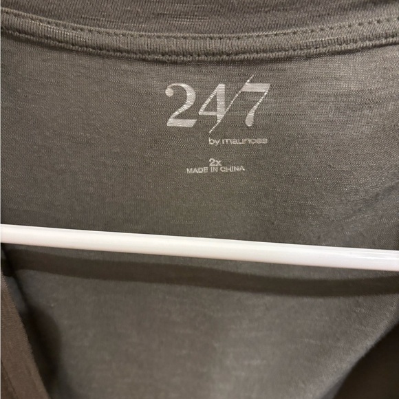 Maurice's Top - Picture 2 of 3